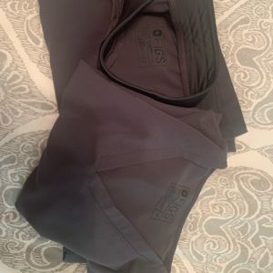 Women’s Figs XL scrub set